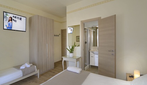 Camera tripla, balcone, vista mare