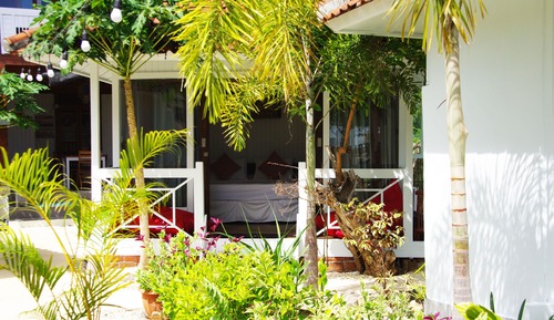 Deluxe Bungalow Partial Ocean View