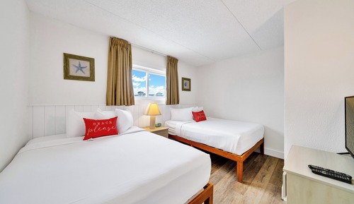 Royal Tower - Poolside Suite