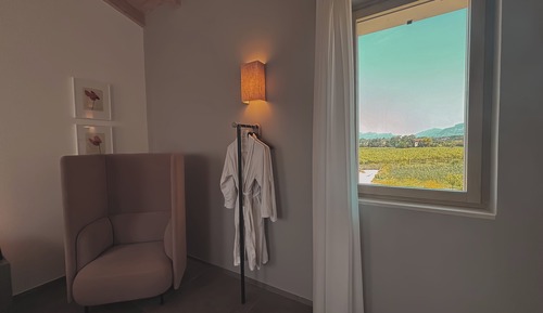 Suite, Lake View
