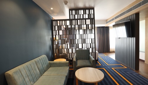 Suite, 1 King Bed, Kitchenette (Dining)