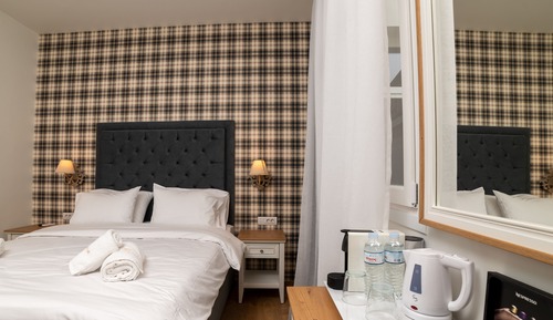 Classic Double Room with Window