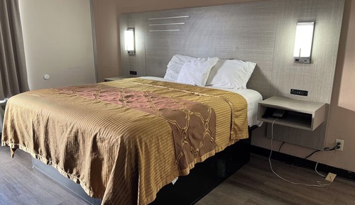 Deluxe Room, 1 King Bed, Smoking
