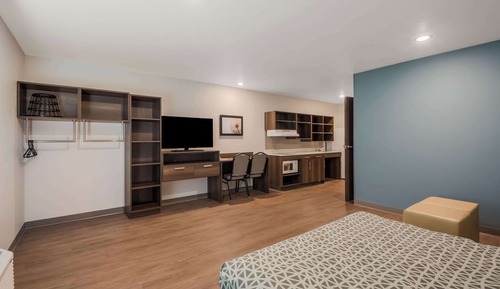 Suite, 1 Queen Bed, Accessible, Non Smoking (Accessible Tub)