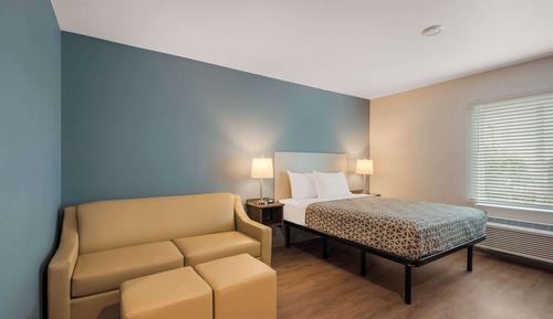 Suite, 1 Queen Bed with Sofa bed, Non Smoking