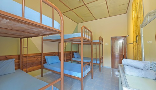 Shared Dormitory, Women only
