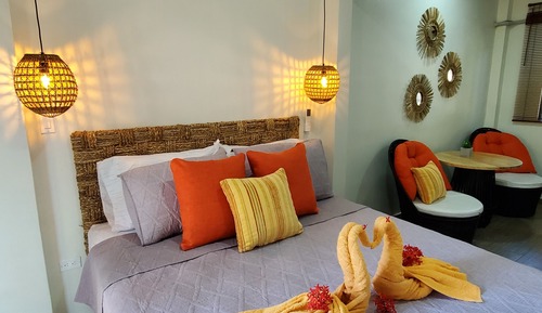 Deluxe Room, 1 Queen Bed, Garden View