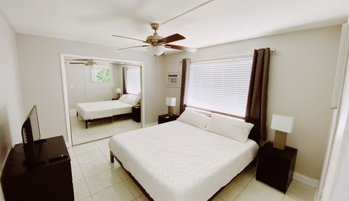 Superior 1-Bedroom King w/ Kitchen & Sofa Bed