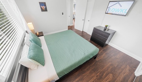 Deluxe 2-Bedroom Queen w/ Kitchen & Sofa Bed