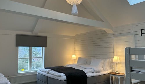 Royal Room (No Pets Allowed)