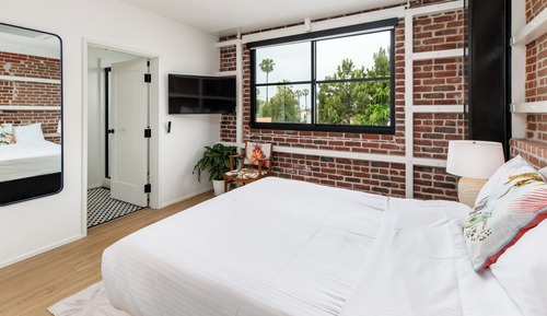 Room, 1 Queen Bed, City View (Room 205)