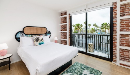 Room, 1 Queen Bed, Balcony, City View (Room 304)