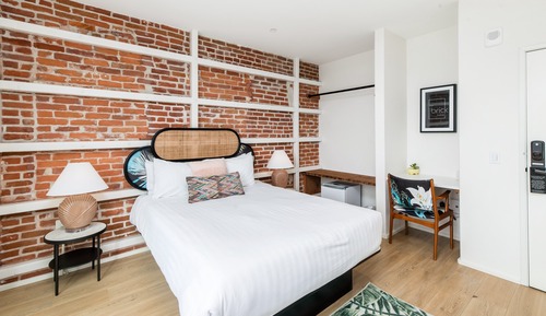 Room, 1 Queen Bed, Balcony, City View (Room 305)