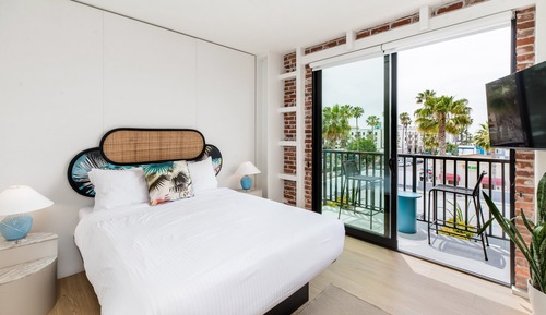Room, 1 Queen Bed, Balcony, City View (Room 302)