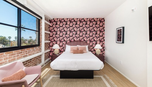 Room, 1 Queen Bed with Sofa bed, Balcony, City View (Suite 301)