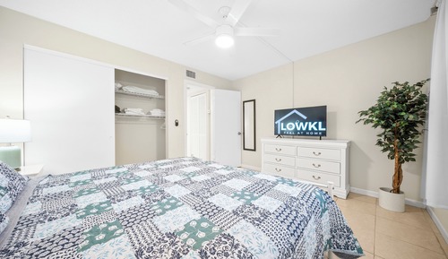 Premium Ground Floor 1-Bedroom King w/ Kitchen & Sofa Bed