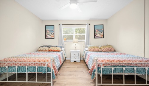 Ground Flr 1-Bed Apt Full Kitchen 2 Full Beds