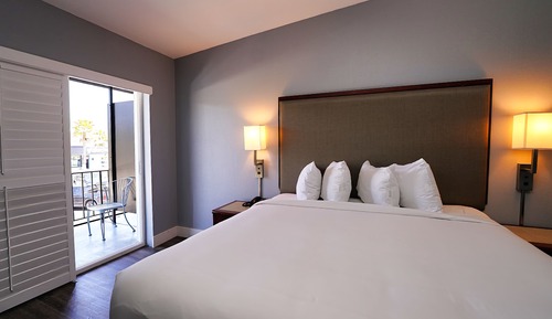 Newly Remodeled Room, King Bed, Balcony, Non-Smoking