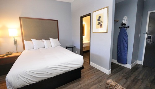 Newly Remodeled Room, King Bed, Non-Smoking