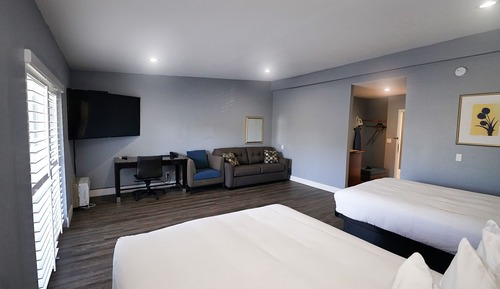 Newly Remodeled 2 Queen Bed + Sofa Bed, Balcony