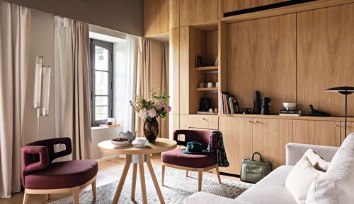 Suite, 1 King Bed (Margot)