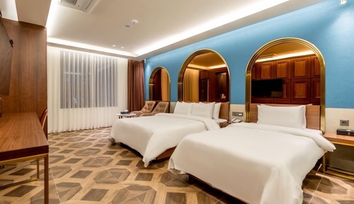 Deluxe Family Room