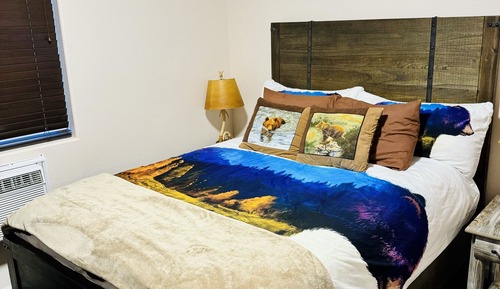 Basic Single Room, 1 Queen Bed