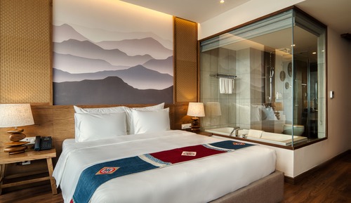 Premier Twin Room with Mountain View