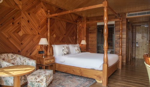 Classic Chalet, Balcony, Mountain View