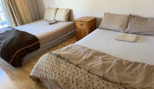 4 People Private Room Shared Washroom