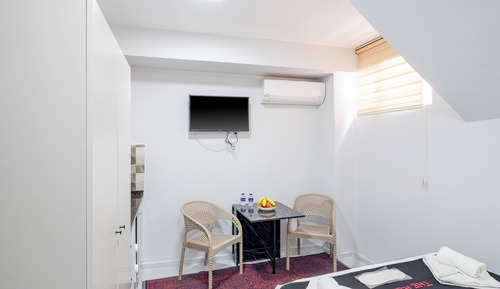 Economy Room