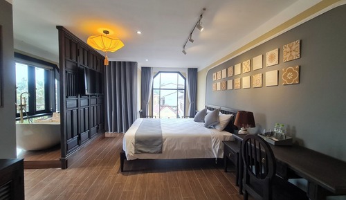 Suite, Balcony