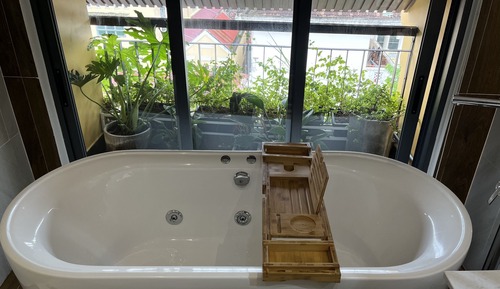 Deluxe Double Room, Bathtub