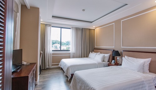 Deluxe Room, 1 King Bed, River View