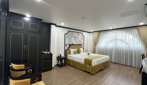 Premier Room, 1 King Bed, City View