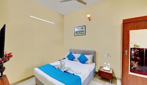 Premium Room, 1 Queen Bed, Smoking, City View