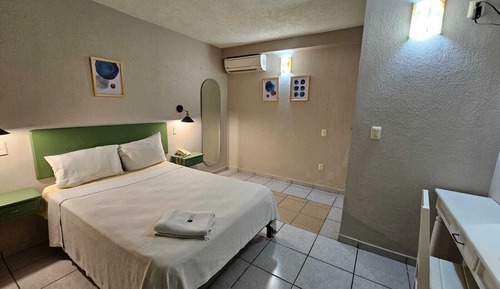 Economy Room