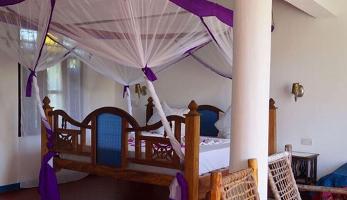 Honeymoon Studio Suite