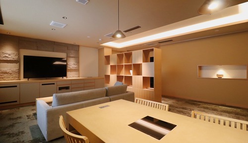 Luxury Suite 101, meals delivered to guest room's private door (Self-service), Non Smoking