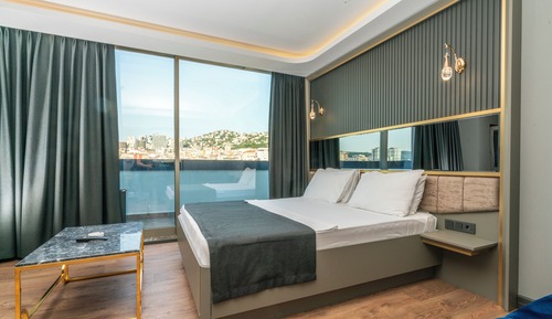 Deluxe Double Room, Bathtub, City View