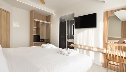 Luxury Suite with Balcony