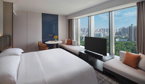 Suite, 1 Bedroom, Garden View (Dining Area)