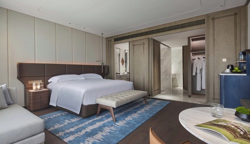 Classic Room, 1 King Bed, Accessible Bathtub