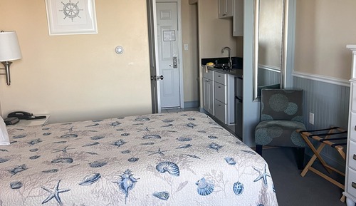 Basic Studio, 1 Queen Bed