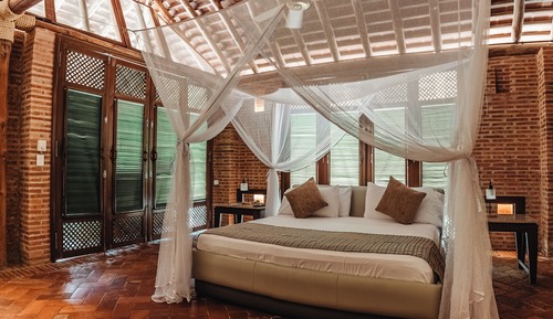 Grand Bungalow