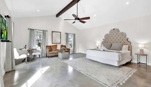 Cottage, 1 King Bed, Pool Access, City View (205 E Schubert - Cot)