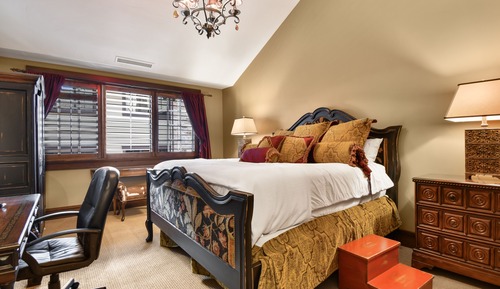 Deluxe Condo