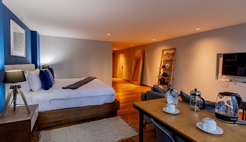 Exclusive Studio, Balcony, City View
