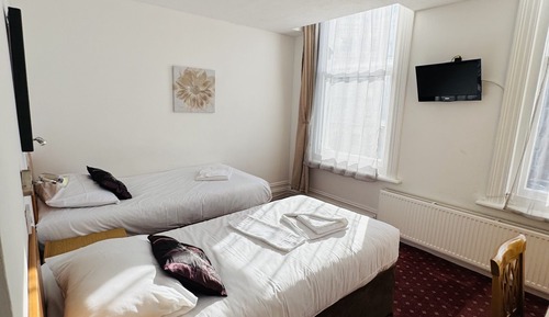 Basic Twin Room, Ensuite