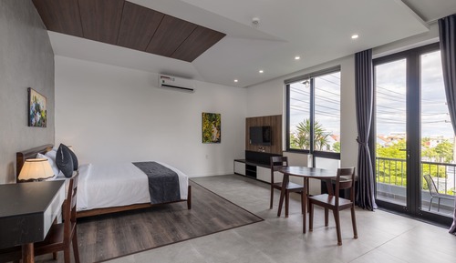 Premium Studio (202)